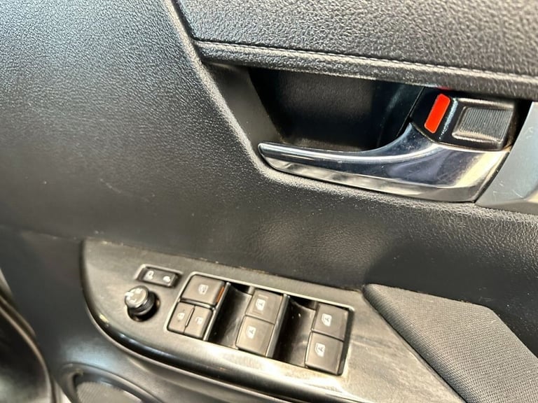 2020 Toyota Hilux 2.4 INVINCIBLE 4WD D-4D DCB 147 BHP DOUBLE CAB PICK-UP Diesel Manual