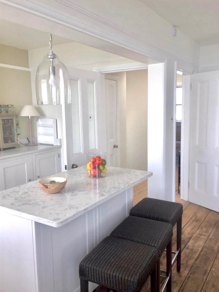 SUPERB, FURNISHED SEA VIEW APARTMENT