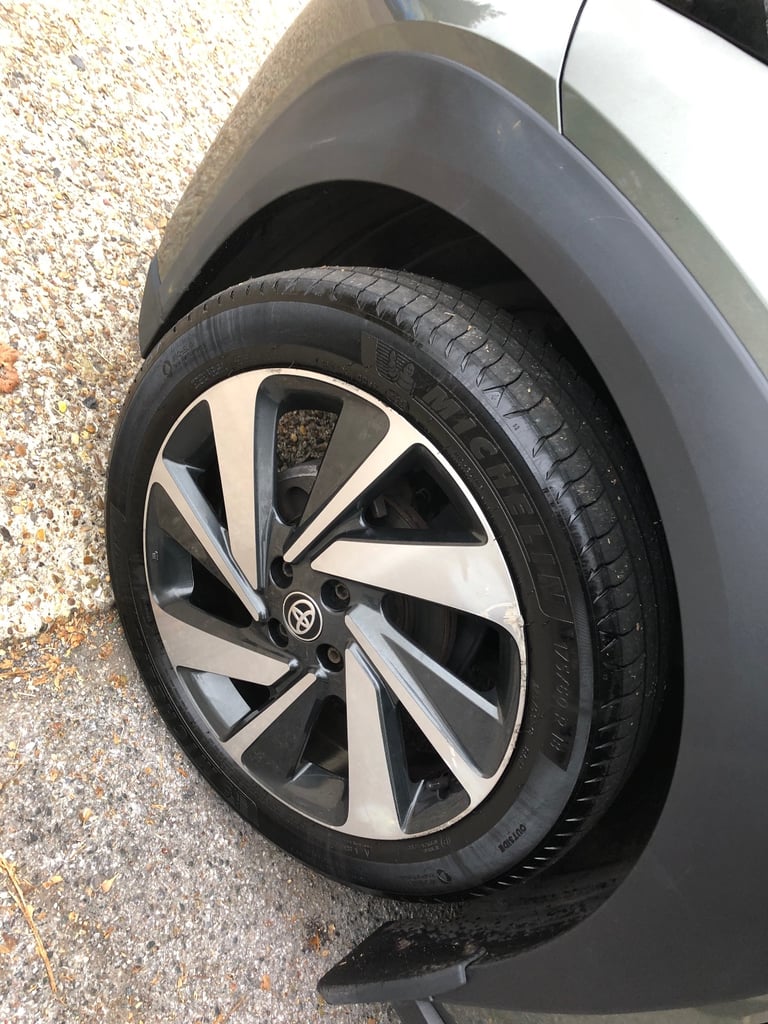Toyota, AYGO X, EDGE, VVT-I, 2022, Manual, 998 (cc), 5 doors