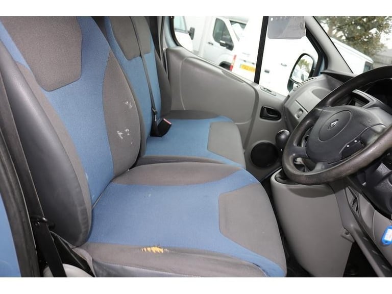 2013 RENAULT TRAFIC LWB *NO VAT* SPORT EXCELLENT CONDITION YEARS MOT vivaro
