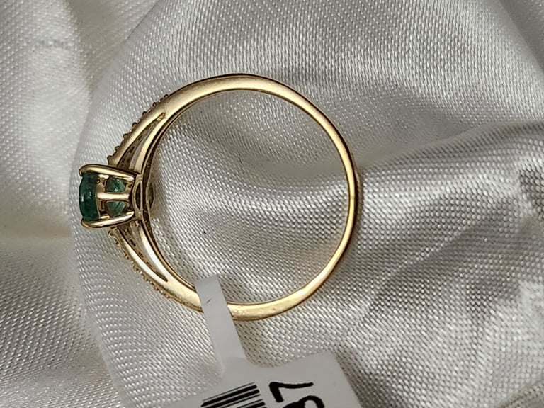 9ct Gold Ring  Size K Emerald Ring 1.00ct Brand new 