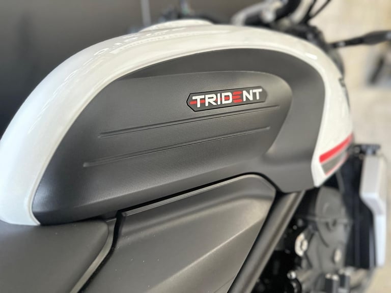 STUNNING ONE OWNER 2022/72 TRIUMPH TRIDENT 660 MOTORCYCLE 