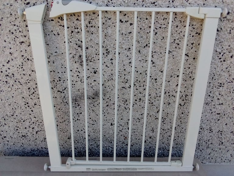 image for Munchkin Baby Gate With Fittings 