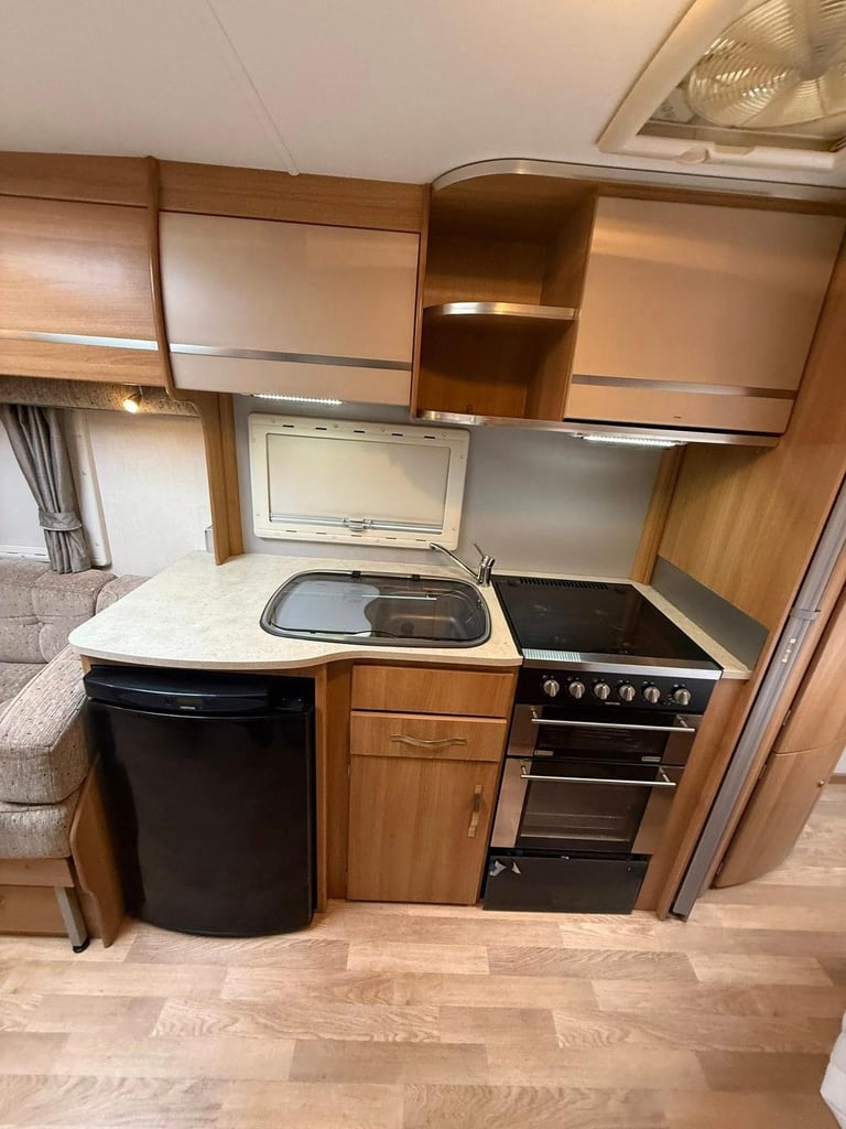 2011 COACHMAN LASER 640- 4 BERTH CARAVAN 