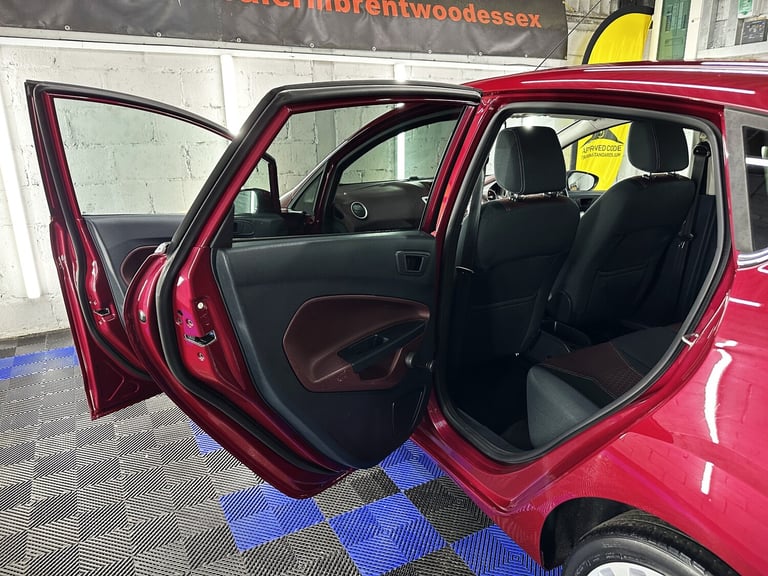2011 Ford Fiesta 1.6 Titanium Hatchback 5dr Petrol Manual (134 g/km  118 bhp)