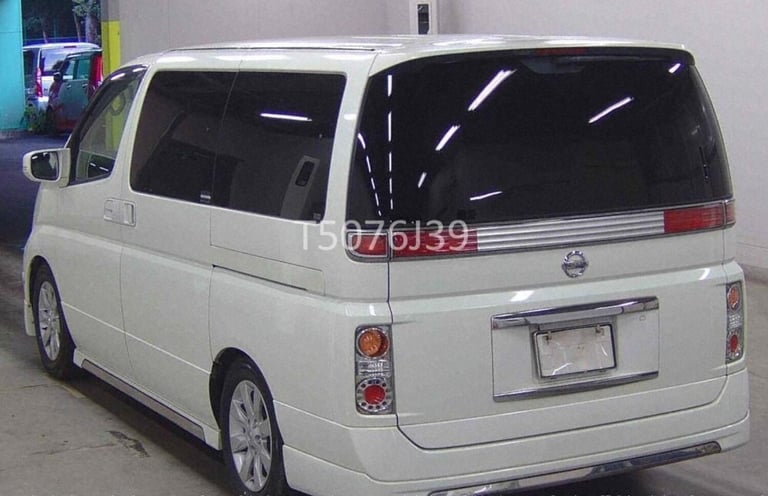 2004 Nissan Elgrand 3.5 X AUTOMATIC 4X4 * 8 SEATER RECLINING BUSINESS SEATS * ONLY 38000 MILES   ...