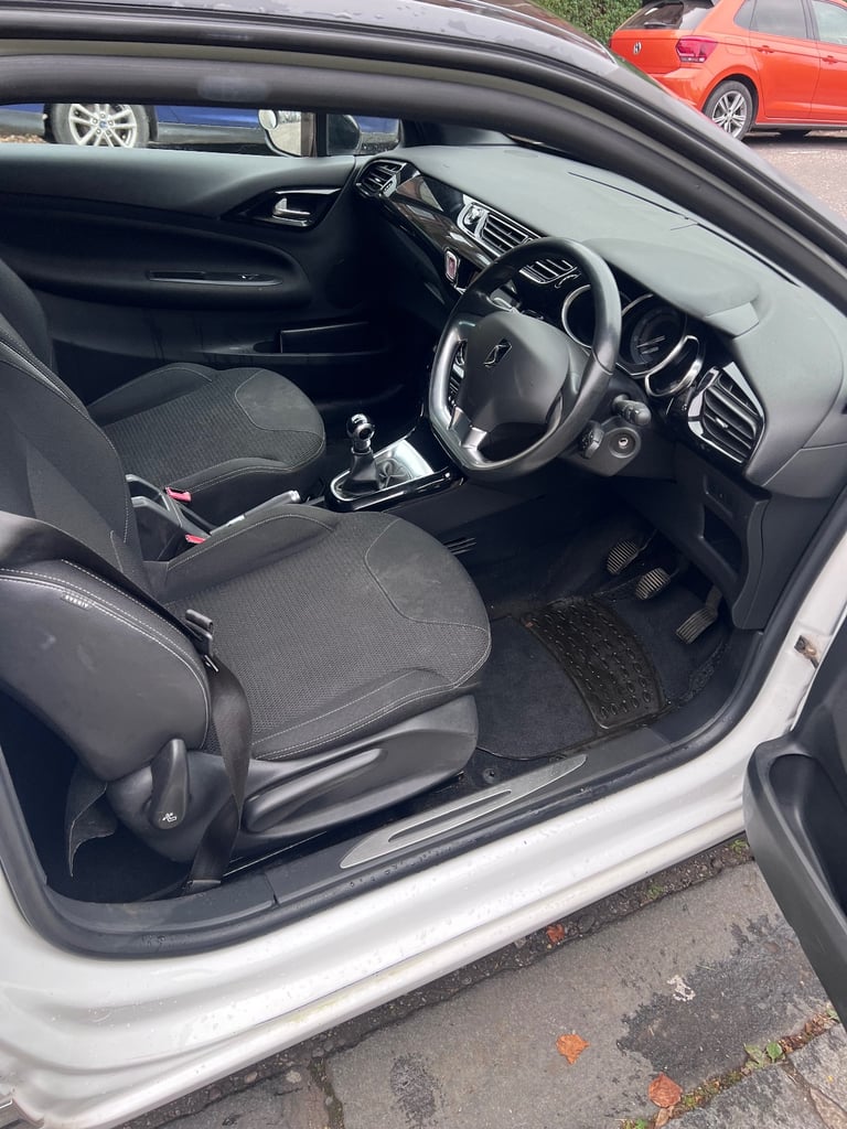 Citroen, DS3, Hatchback, 2014, Manual, 1598 (cc), 3 doors