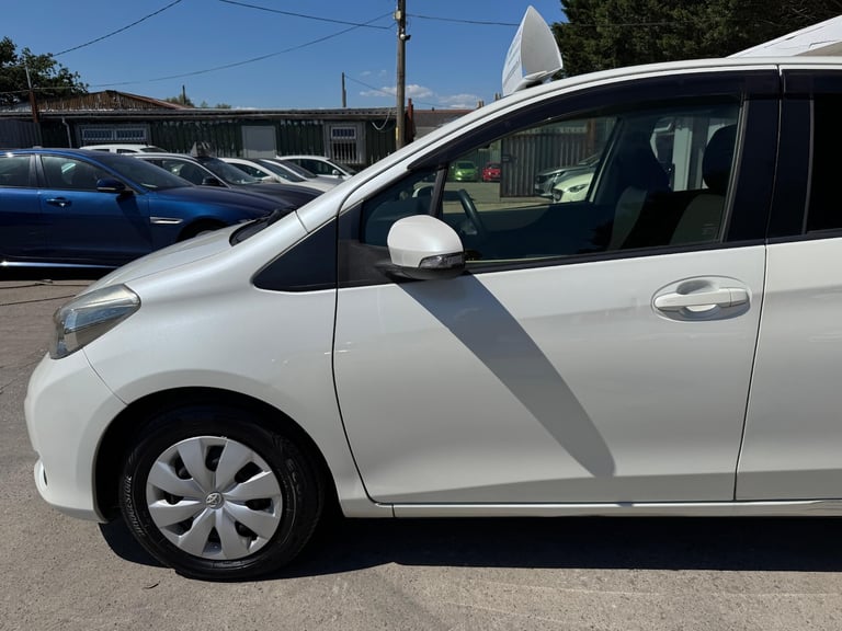 2012 Toyota Vitz YARIS 1.3 5DR AUTO Hatchback Petrol Automatic