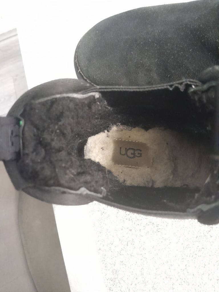 Black uggs 