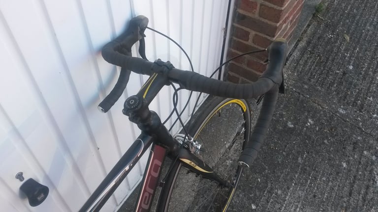 Men's Black Carraera 14speed Racing Bike 20inch frame 700c wheels just been serviced