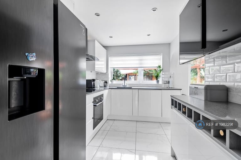 3 bedroom house in Richards Avenue, Romford, RM7 (3 bed) (#1982291)