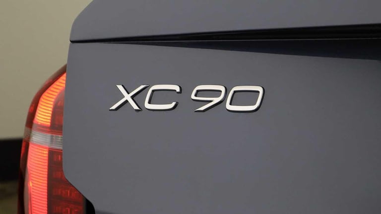 2025 Volvo XC90 T8 AWD PHEV Ultra Dark (Blond, Sunroof, Bowers &amp; Wilkins, 360 Camera) ESTATE ...
