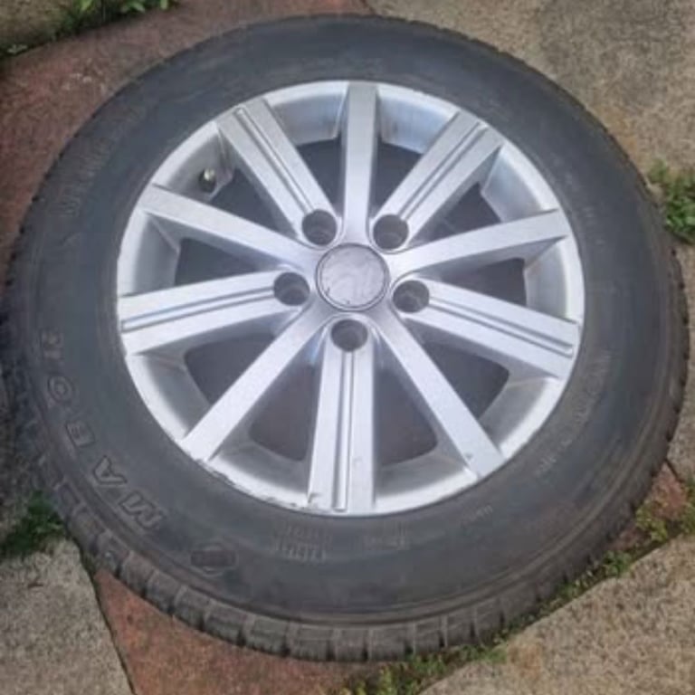 VW Golf alloy wheels