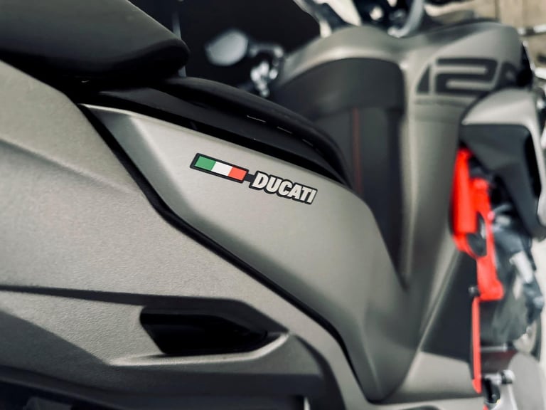 STUNNING 2020/20 DUCATI MULTISTRADA 1260 S GRAND TOUR MOTORCYCLE 