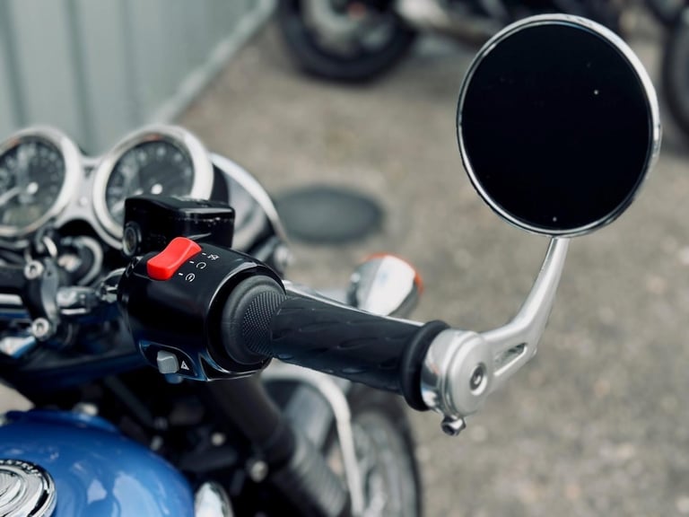 STUNNING 2018/18 TRIUMPH BONNEVILLE T100 MOTORCYCLE 
