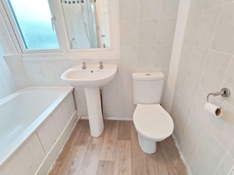 3 BED HOUSE TO LET IN MORDEN FEW MINS FROM TUBE £1890