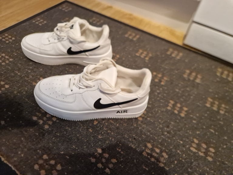 FOR SALE GIRLS NIKE AIR TRAINERS UK SIZE 4 like NEW WORN Once  Show more