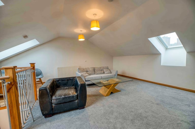 Very stylish, 2 bedroom, 2nd floor flat on two levels, in Fountainbridge – available December