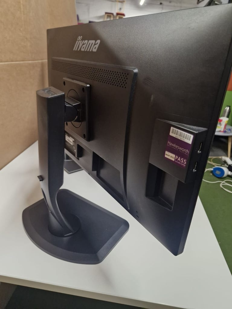 Monitors DELL IIYAMA HDMI in bulk available for sale.