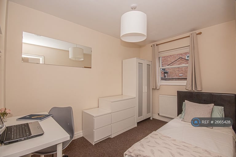 6 bedroom house in Gordon Street, Leamington Spa, CV31 (6 bed) (#2665428)
