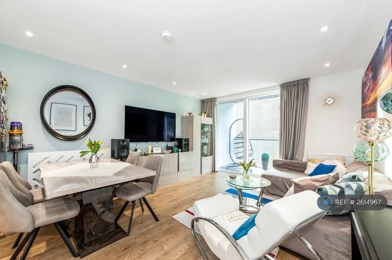 image for 3 bedroom flat in Iverson Point, London, SE10 (3 bed) (#2614967)