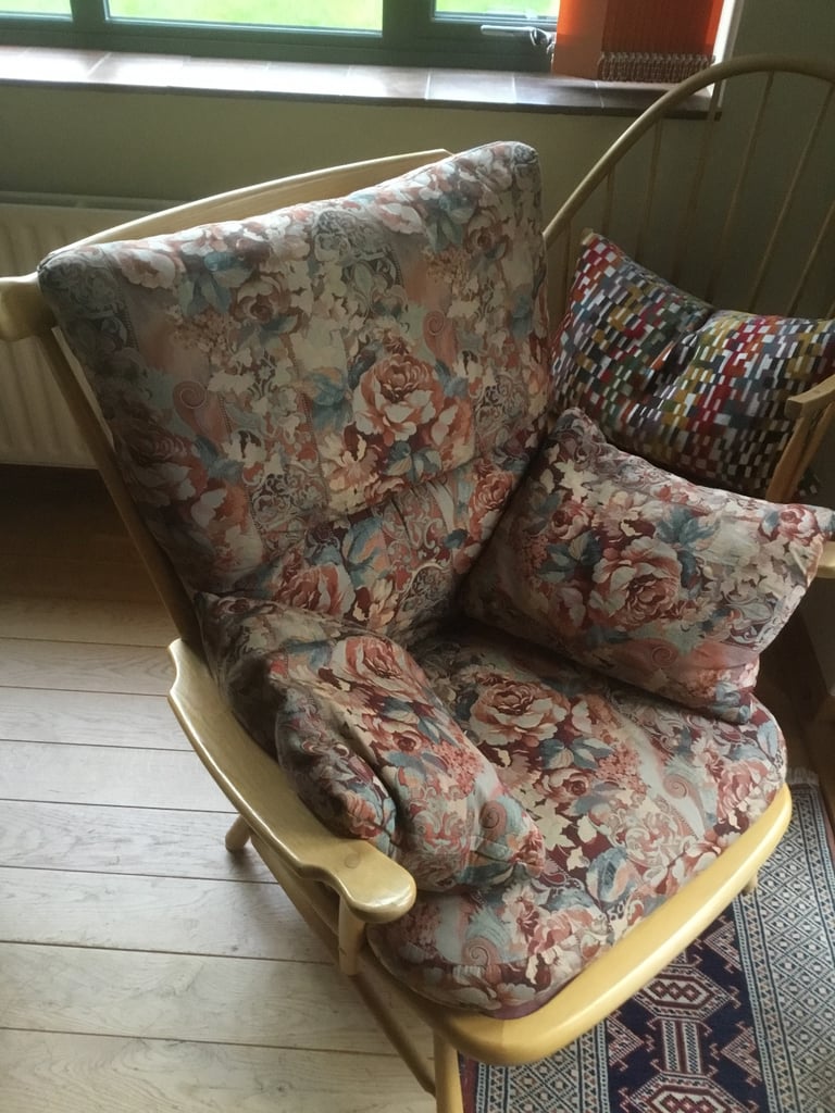 Ercol lounge chair (model 1914)