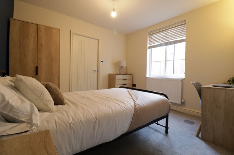Stylish Ensuite Room | Bills Inc. | No Deposit