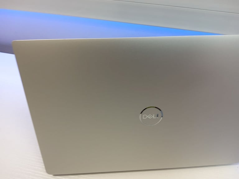 **DELL XPS 13 9380 - INTEL I7 8565U - 1TB SSD 16GB RAM - WINDOWS 11 - NEW BATTERY**