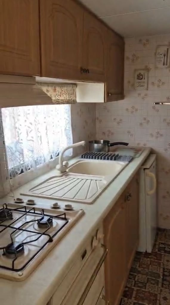 For Rent: Spacious Two-Bedroom Static Caravan in Cottenham, Cambridge