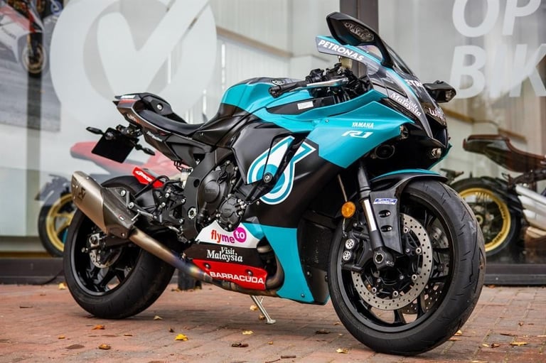 image for Yamaha R1 PETRONAS PAINT ! AKRO ! STUNNING