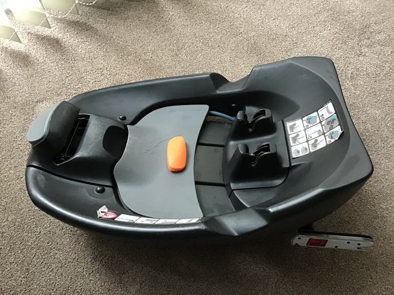 Cybex Cloud Q Car Seat in Dessert Khaki colour and isoFix base