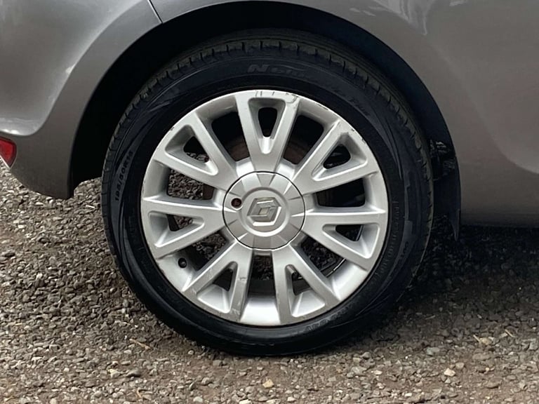 2010 Renault Clio 1.1 Clio Dynamique TomTom 16V 3dr Hatchback Petrol Manual