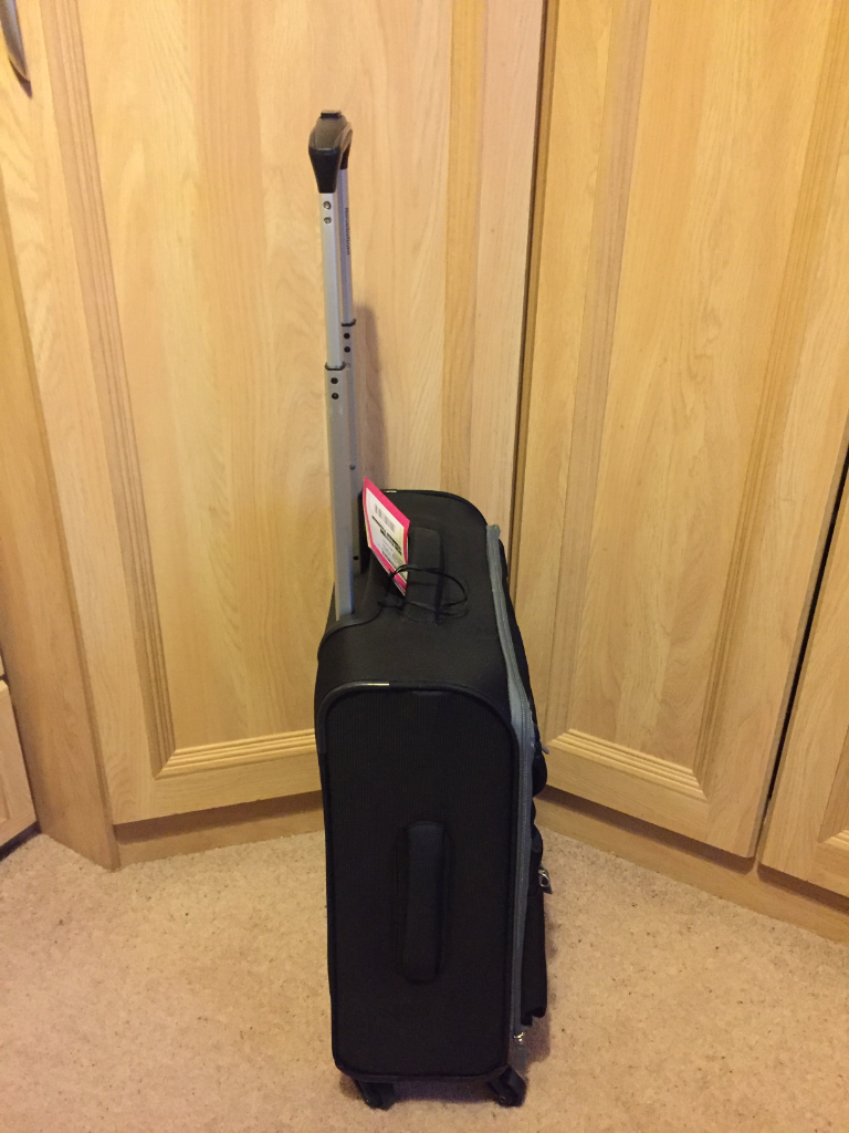 CARRY ON SUIT CASE FOR SALE......NEW