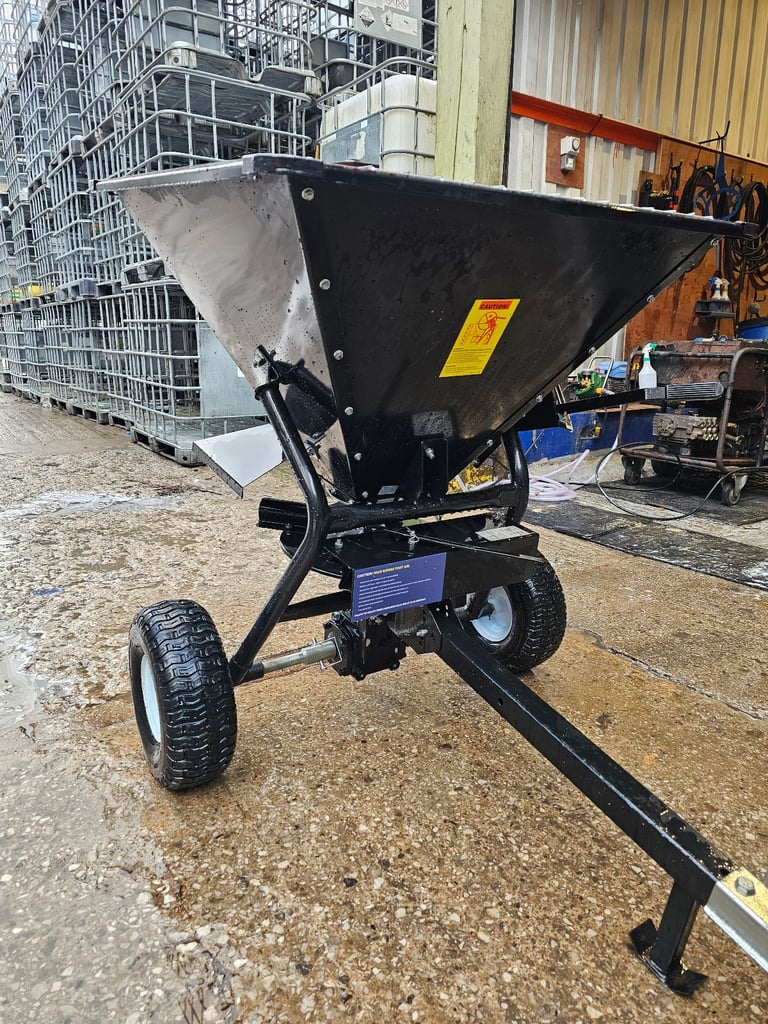 Gritter tow along 