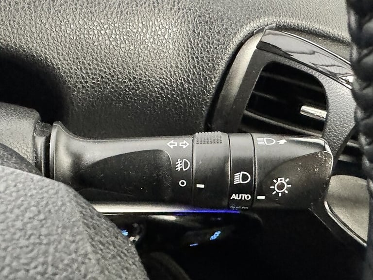 2025 Toyota Prius Vvt-I Active Hatchback HYBRID ELECTRIC Semi Automatic
