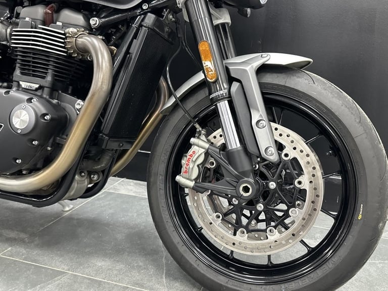 TRIUMPH SPEED TWIN 1200