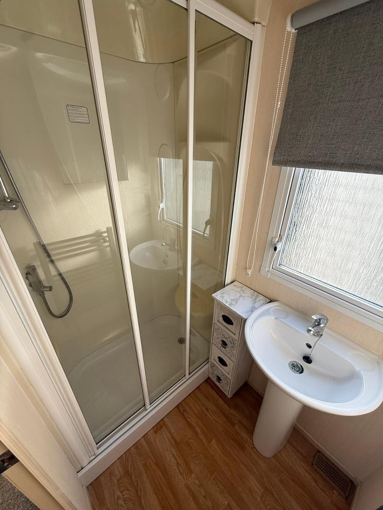 CHEAP CARAVAN FOR SALE OFF SITE 32FT X 12FT X 2 BEDROOMS / PRIVATE LAND