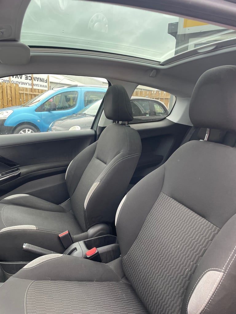 2015 Peugeot 208 1.2 VTi Style 3dr HATCHBACK Petrol Manual