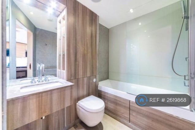 1 bedroom flat in St. George Wharf, London, SW8 (1 bed) (#2619868)