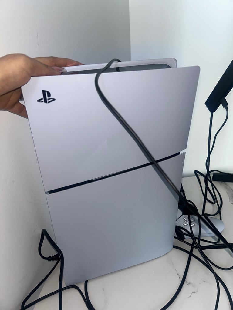 PLAYSTATION 5 SLIM BRAND NEW USED 2 TIMES