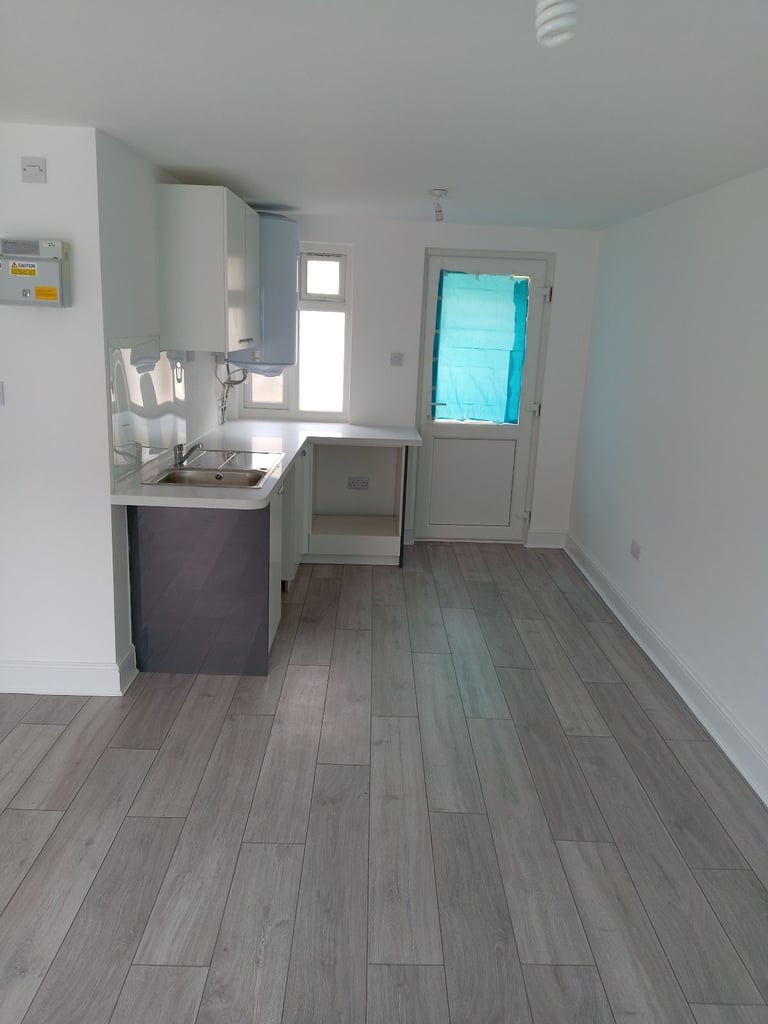 Studio in Edmonton N9