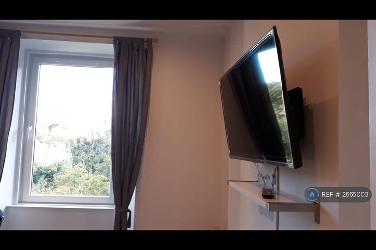 2 bedroom flat in Gorgie Road, Edinburgh, EH11 (2 bed) (#2665003)