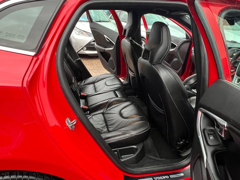 2015 Volvo V40 2.0 D4 R-Design Nav Hatchback 5dr Diesel Manual Euro 6 (s/s) (190 ps) HATCHBACK Di...