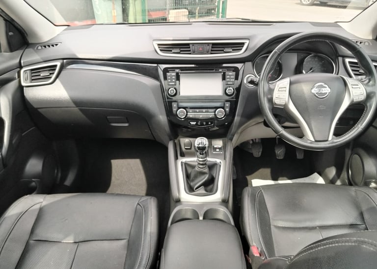 2015 Nissan Qashqai 1.6 dCi Tekna 5dr HATCHBACK Diesel Manual