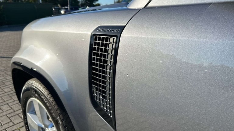 2024 Land Rover Defender 3.0 D300 X-Dynamic HSE 90 3dr Auto ESTATE DIESEL Automatic