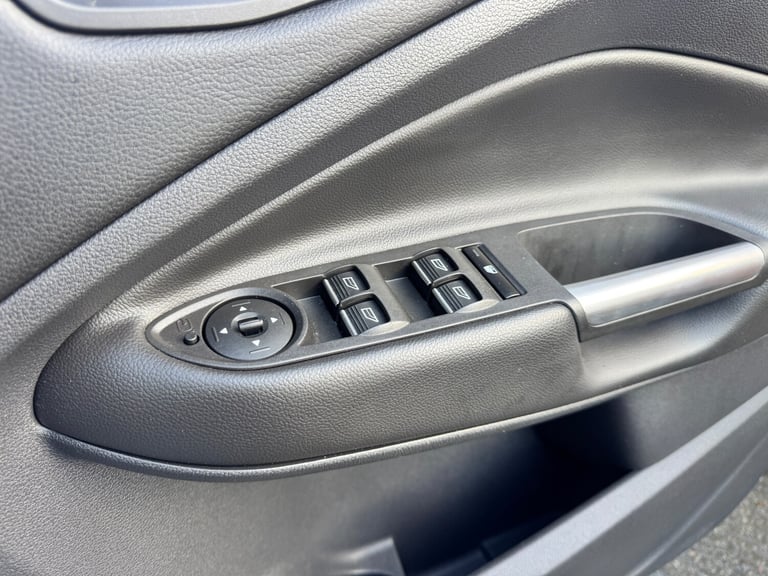 2016 FORD KUGA TITANIUM 1.5 PETROL ECO BOOST SUV MANUAL + 10 FORD SERVICES 