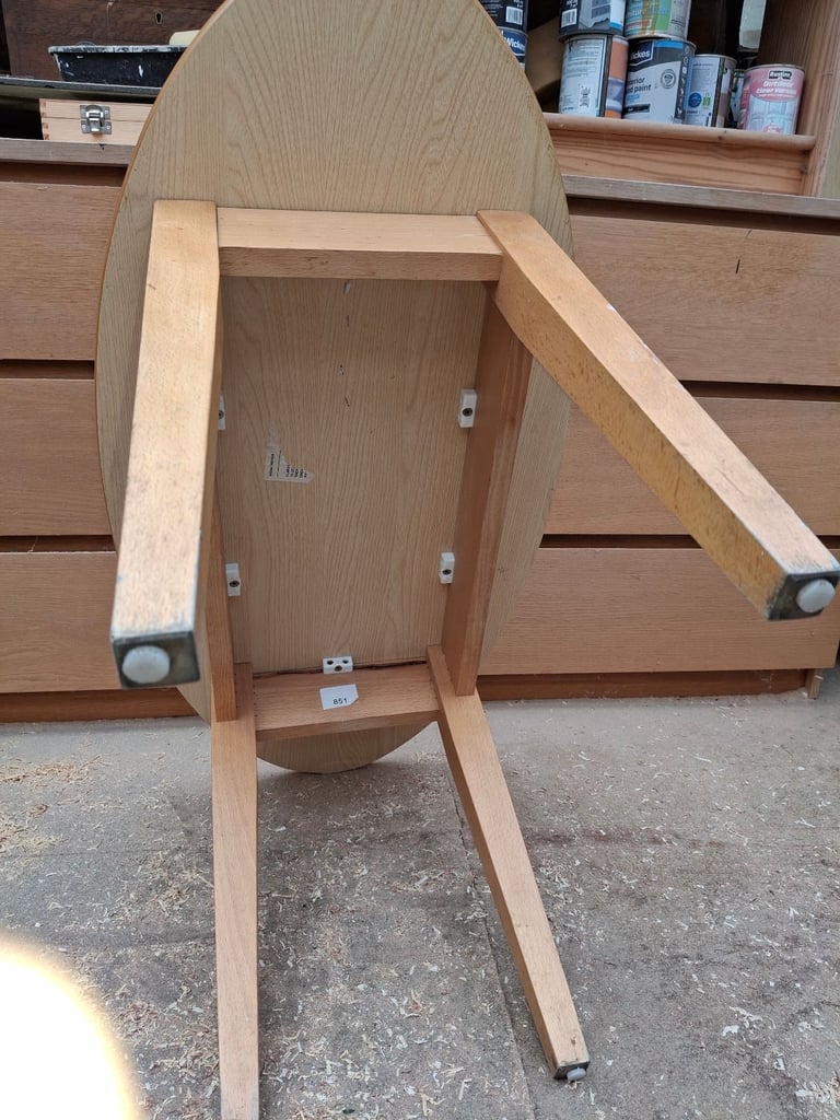 Small but tidy oval coffee table