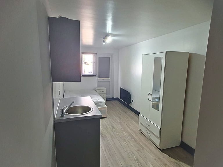 BENEFITS ACCEPTED - Studio Flat Available in Feltham Ashford Spelthorne TW16