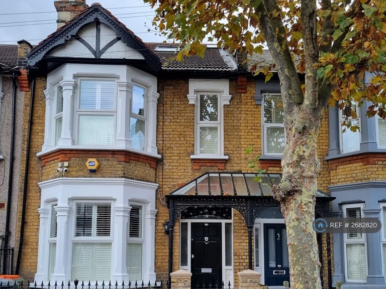 4 bedroom house in Wanlip Road, London, E13 (4 bed) (#2682820)