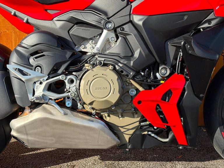 DUCATI STREETFIGHTER V4 S